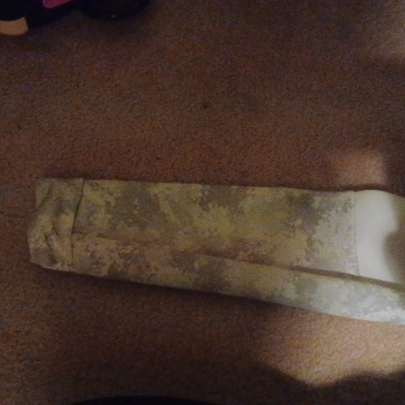 White and grey Old Navy sweatshirt - Picture 2 of 3